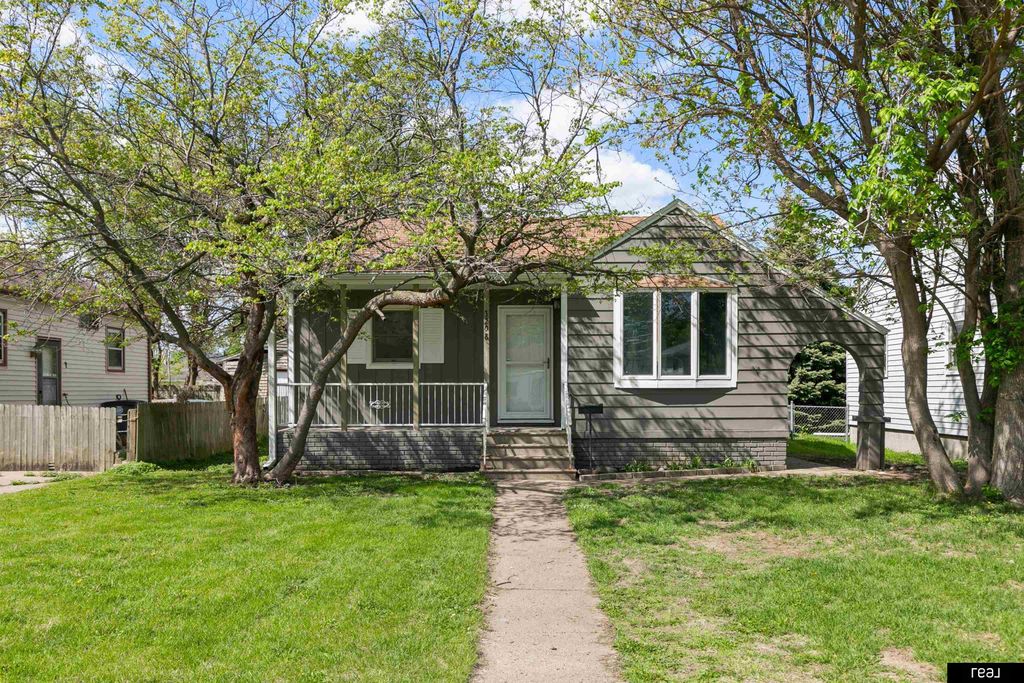 3208 8th Avenue, Council Bluffs, IA 51501