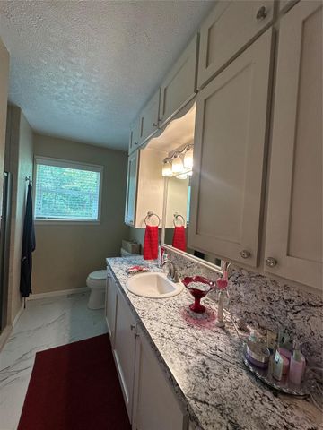 313 S Summer Street, Centerville, TX 75833