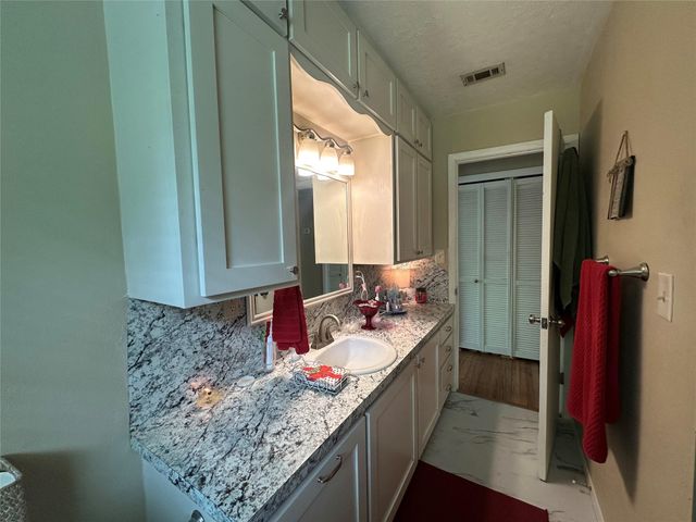 313 S Summer Street, Centerville, TX 75833