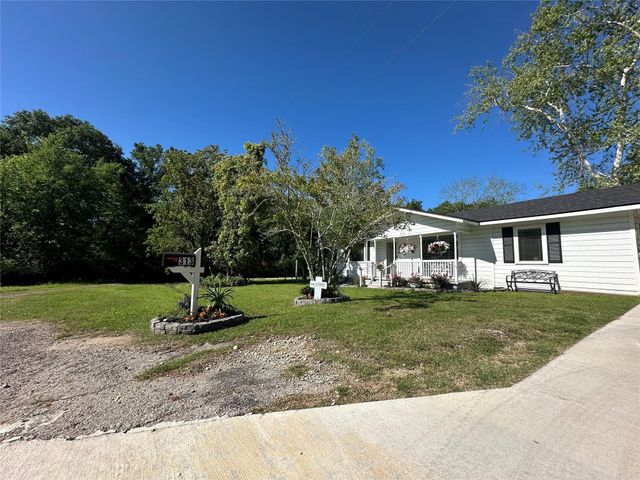 313 S Summer Street, Centerville, TX 75833