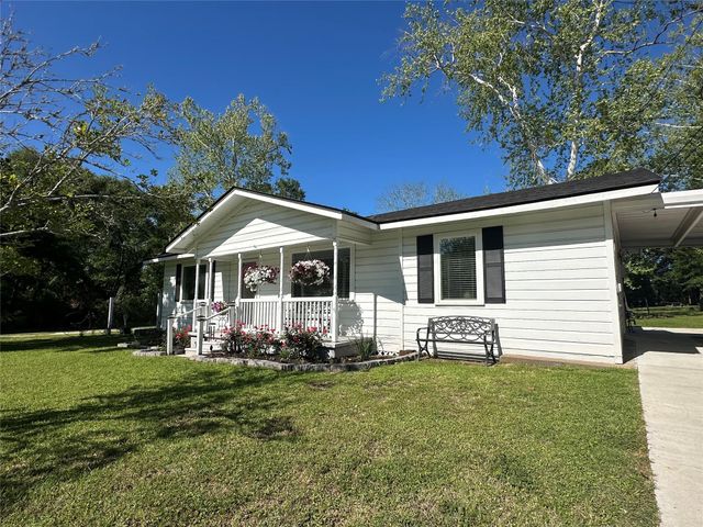313 S Summer Street, Centerville, TX 75833