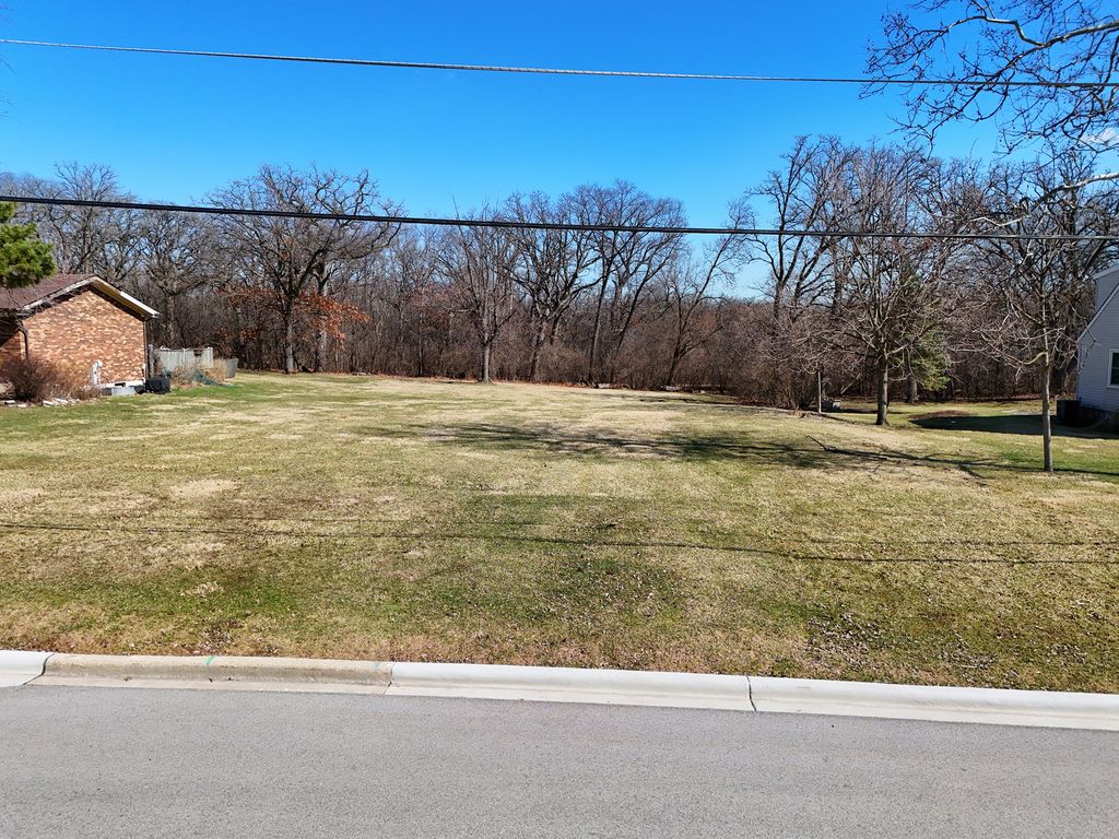 7001 Sunset Avenue, Countryside, IL 60525