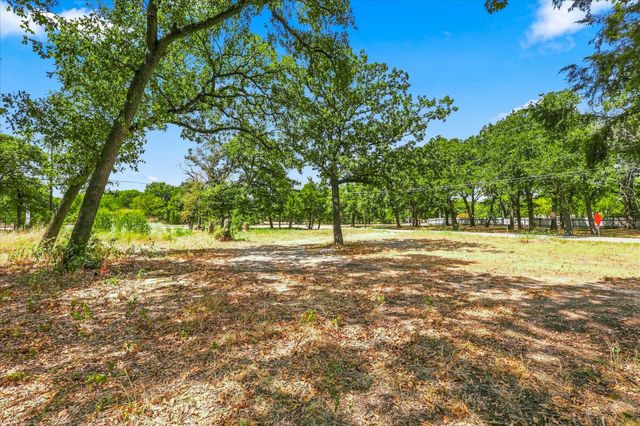 2000 Dowdy Ferry Road, Dallas, TX 75217
