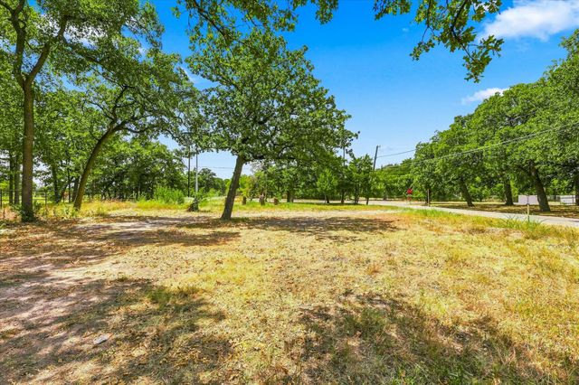 2000 Dowdy Ferry Road, Dallas, TX 75217