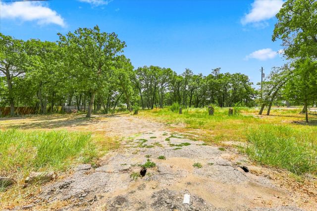 2000 Dowdy Ferry Road, Dallas, TX 75217