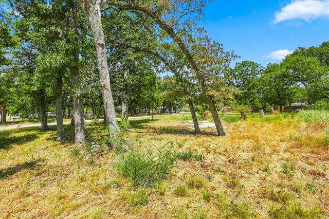 2000 Dowdy Ferry Road, Dallas, TX 75217