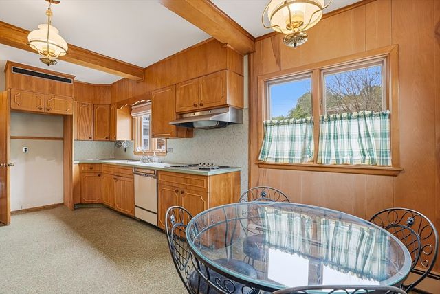 152 Manchester St, Leominster, MA 01453