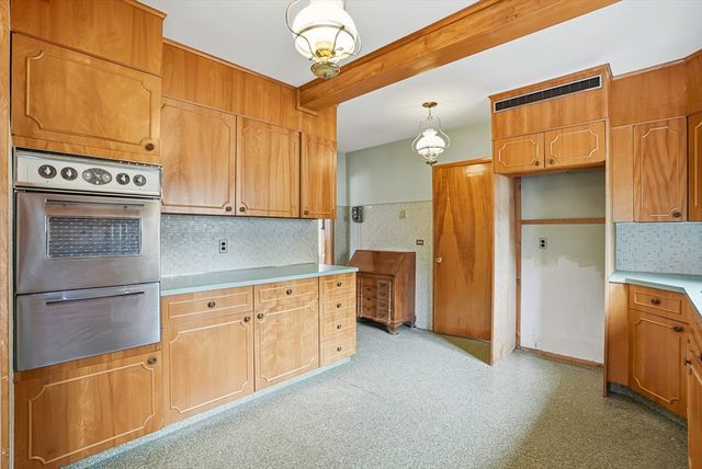 152 Manchester St, Leominster, MA 01453