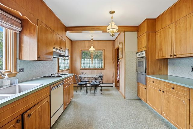 152 Manchester St, Leominster, MA 01453