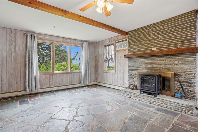 152 Manchester St, Leominster, MA 01453