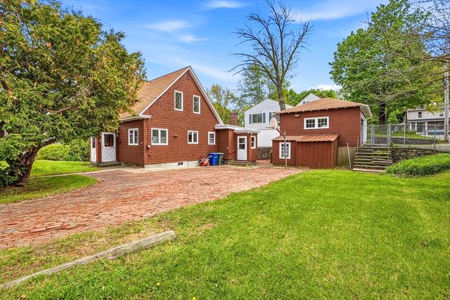 152 Manchester St, Leominster, MA 01453