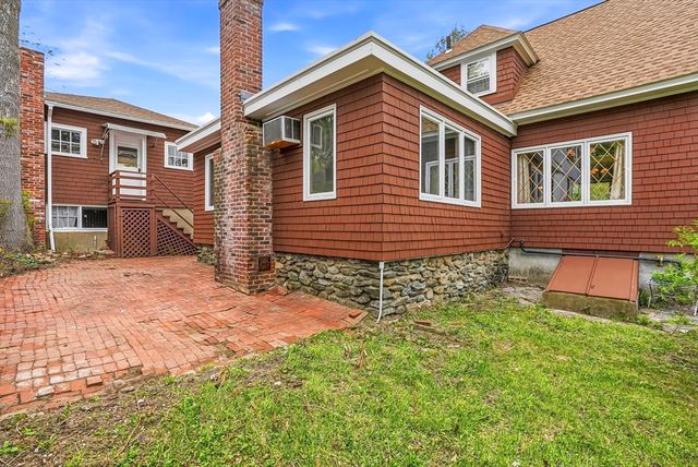 152 Manchester St, Leominster, MA 01453