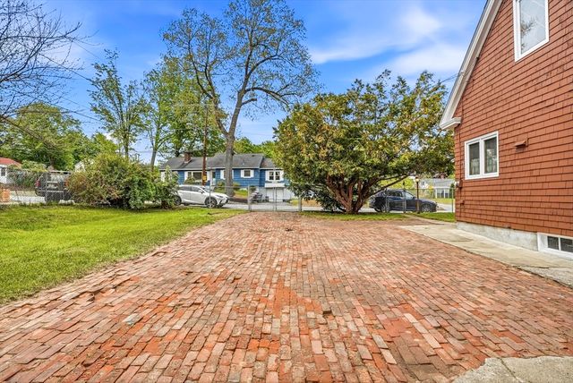 152 Manchester St, Leominster, MA 01453