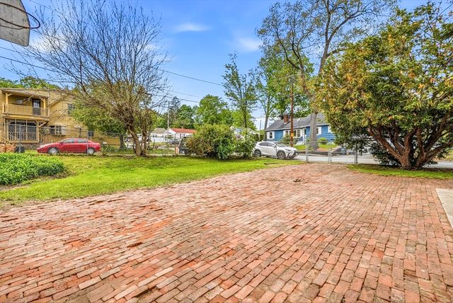 152 Manchester St, Leominster, MA 01453