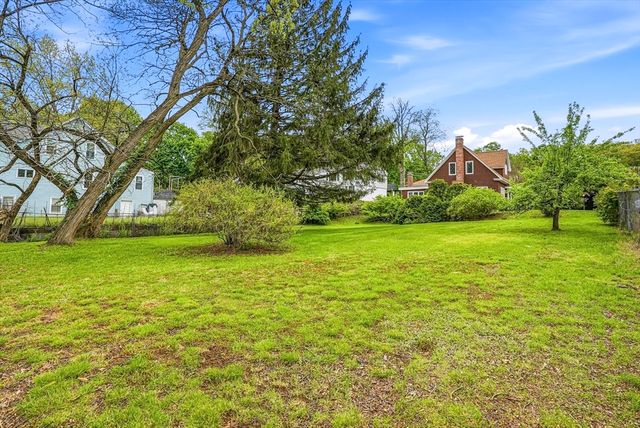 152 Manchester St, Leominster, MA 01453