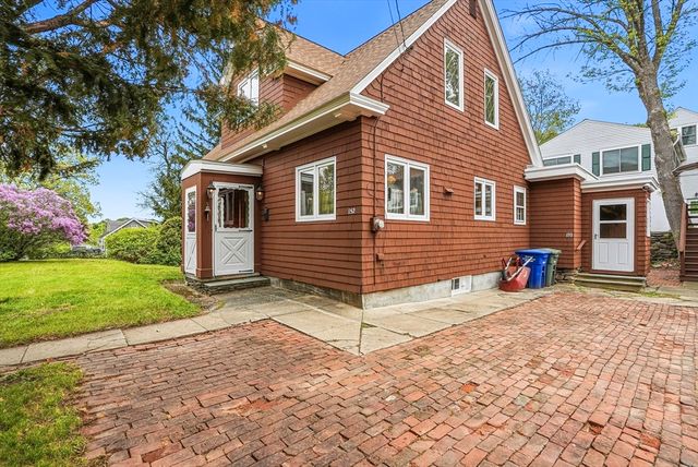 152 Manchester St, Leominster, MA 01453