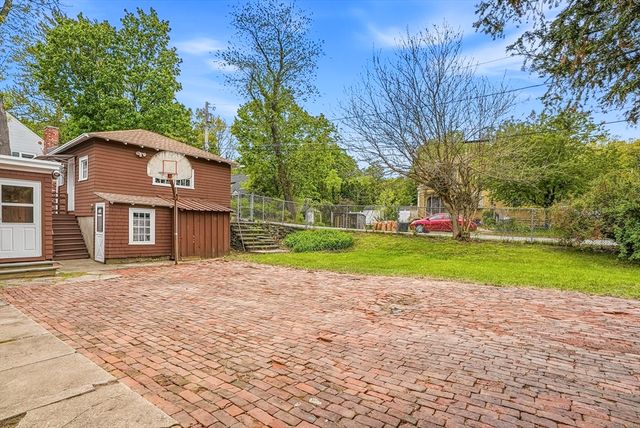 152 Manchester St, Leominster, MA 01453