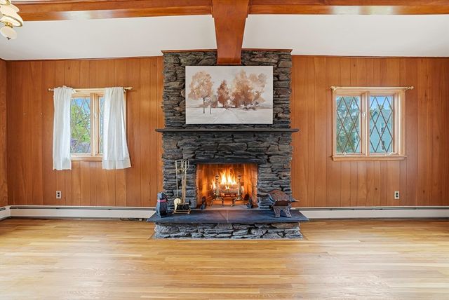 152 Manchester St, Leominster, MA 01453