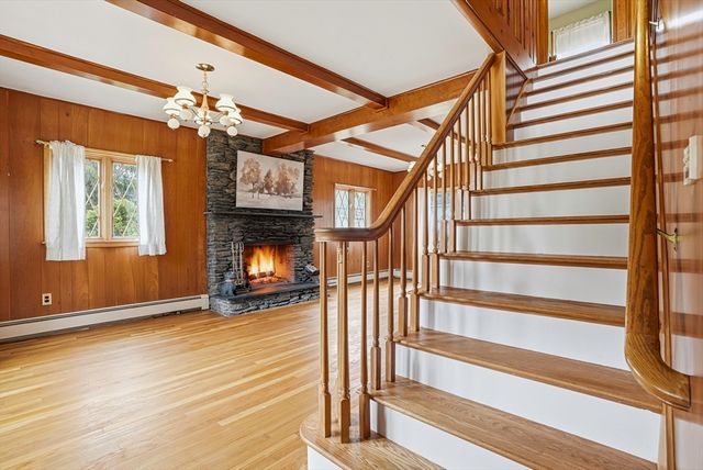 152 Manchester St, Leominster, MA 01453
