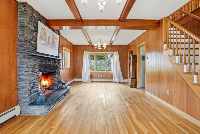 152 Manchester St, Leominster, MA 01453