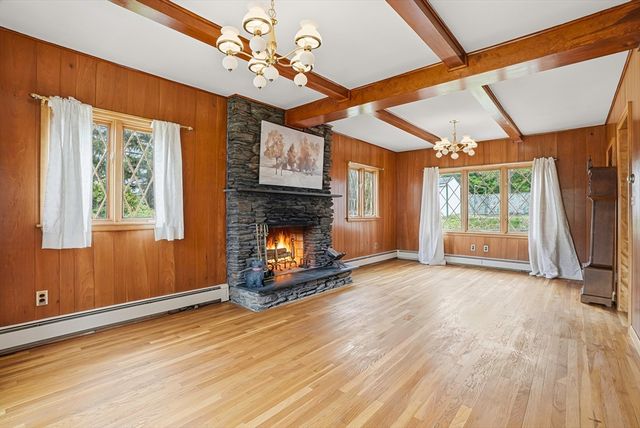 152 Manchester St, Leominster, MA 01453
