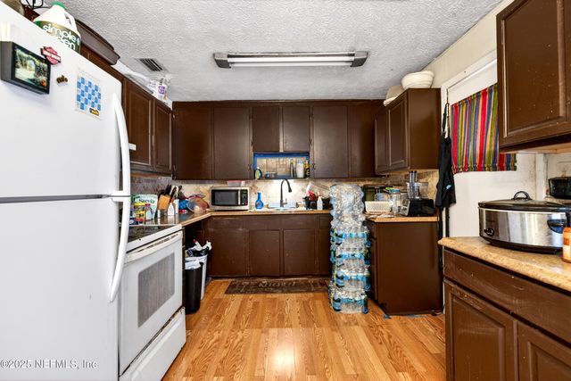 24 CLARK Road, Jacksonville, FL 32218