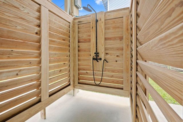 16713 Moby Dick, Jamaica Beach, TX 77554