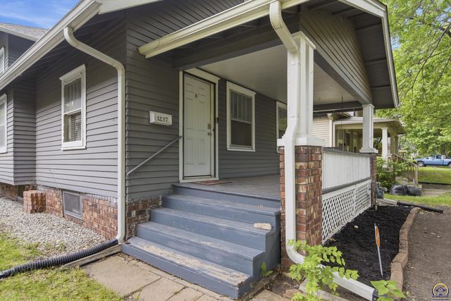 1237 SW MacVicar AVE, Topeka, KS 66604