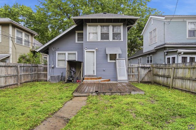 1237 SW MacVicar AVE, Topeka, KS 66604