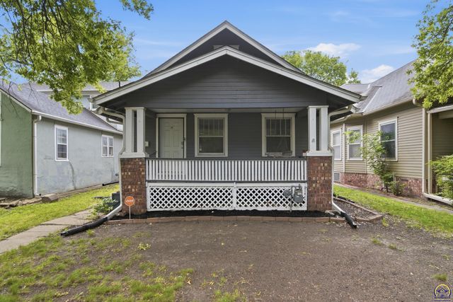 1237 SW MacVicar AVE, Topeka, KS 66604