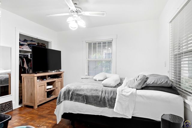 1237 SW MacVicar AVE, Topeka, KS 66604