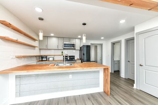 154 W Arizona Street, Indianapolis, IN 46225