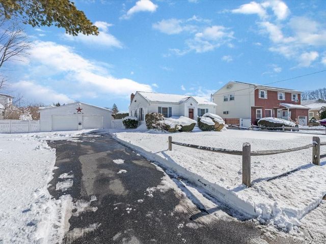 442 Oakwood Road, Huntington Station, NY 11746