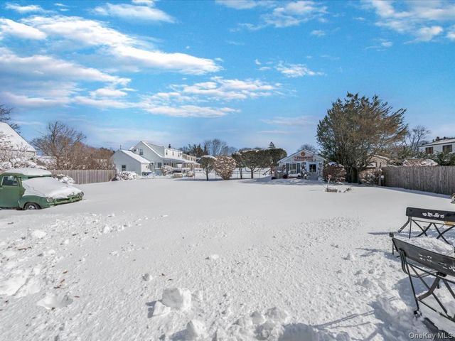 442 Oakwood Road, Huntington Station, NY 11746