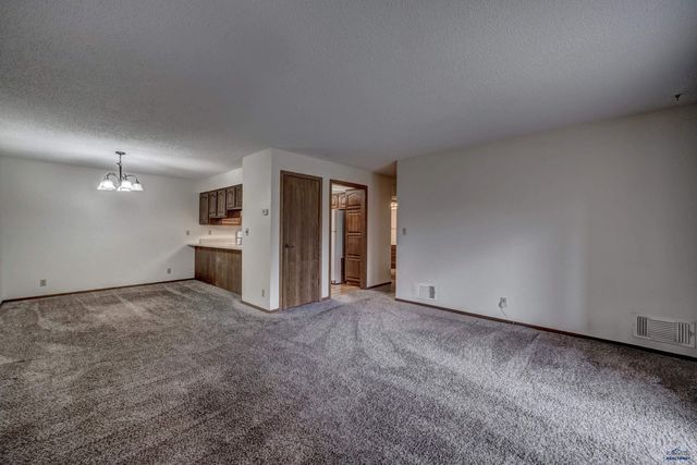 3945 FAIRWAY HILLS DR, Rapid City, SD 57702