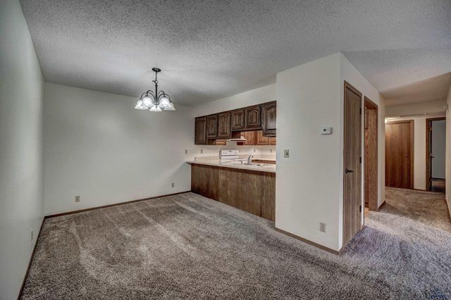 3945 FAIRWAY HILLS DR, Rapid City, SD 57702