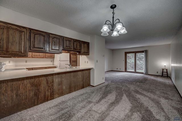 3945 FAIRWAY HILLS DR, Rapid City, SD 57702