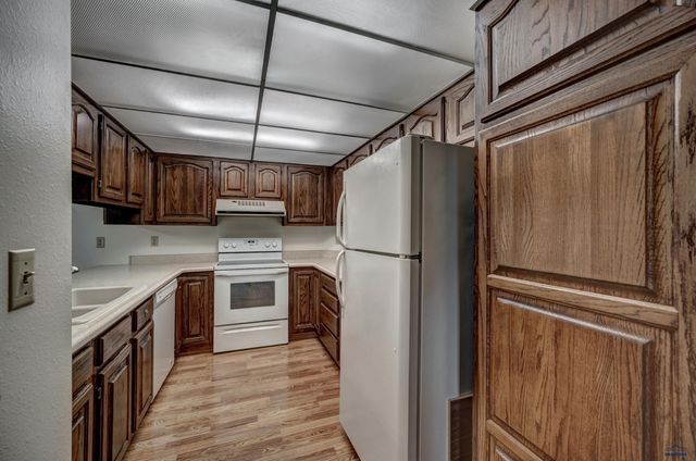 3945 FAIRWAY HILLS DR, Rapid City, SD 57702