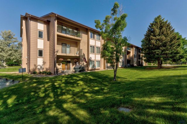 3945 FAIRWAY HILLS DR, Rapid City, SD 57702