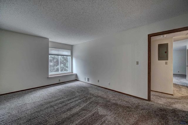 3945 FAIRWAY HILLS DR, Rapid City, SD 57702