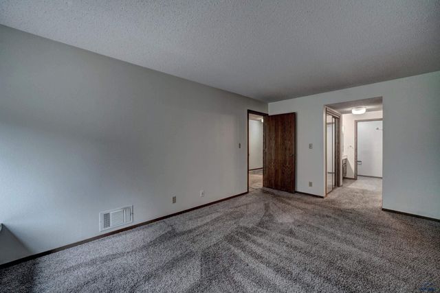 3945 FAIRWAY HILLS DR, Rapid City, SD 57702