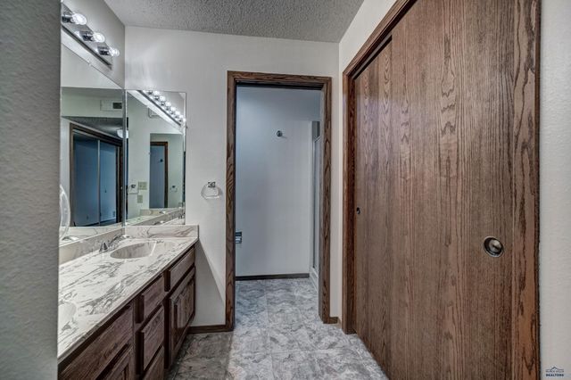 3945 FAIRWAY HILLS DR, Rapid City, SD 57702