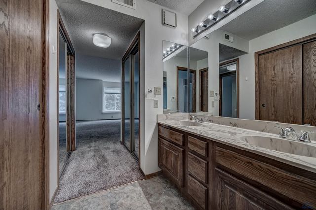 3945 FAIRWAY HILLS DR, Rapid City, SD 57702