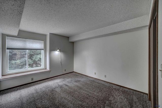 3945 FAIRWAY HILLS DR, Rapid City, SD 57702