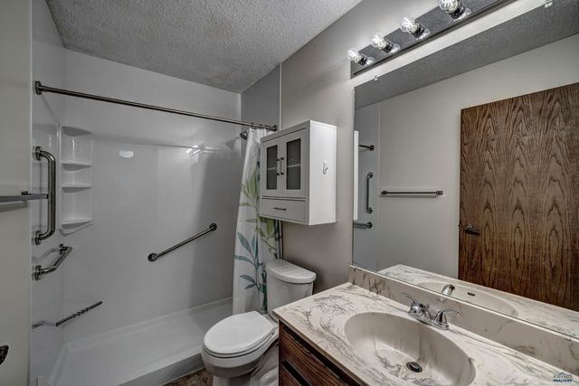 3945 FAIRWAY HILLS DR, Rapid City, SD 57702