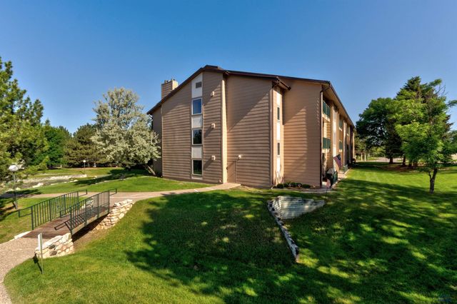3945 FAIRWAY HILLS DR, Rapid City, SD 57702
