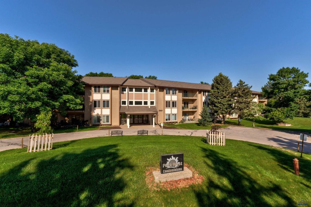3945 FAIRWAY HILLS DR, Rapid City, SD 57702