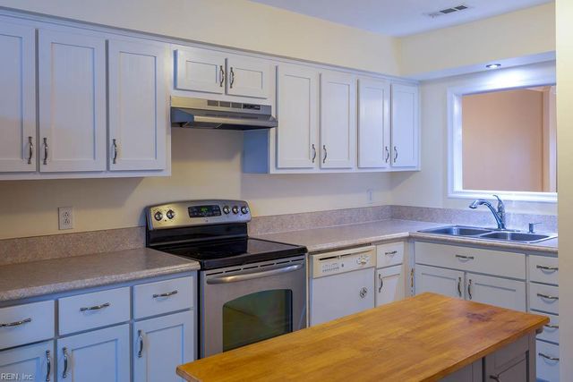 2820 Cardiff LN, Chesapeake, VA 23321