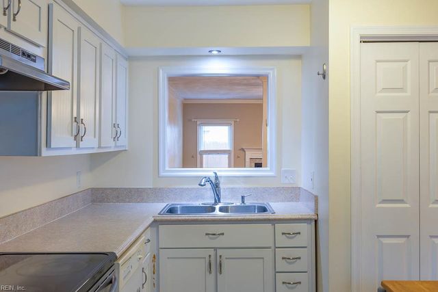 2820 Cardiff LN, Chesapeake, VA 23321