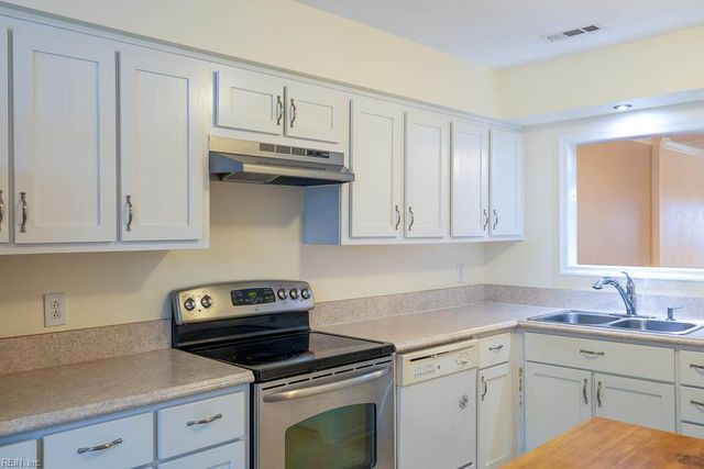 2820 Cardiff LN, Chesapeake, VA 23321